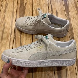 Women’s off white suede Puma’s (only worn twice)